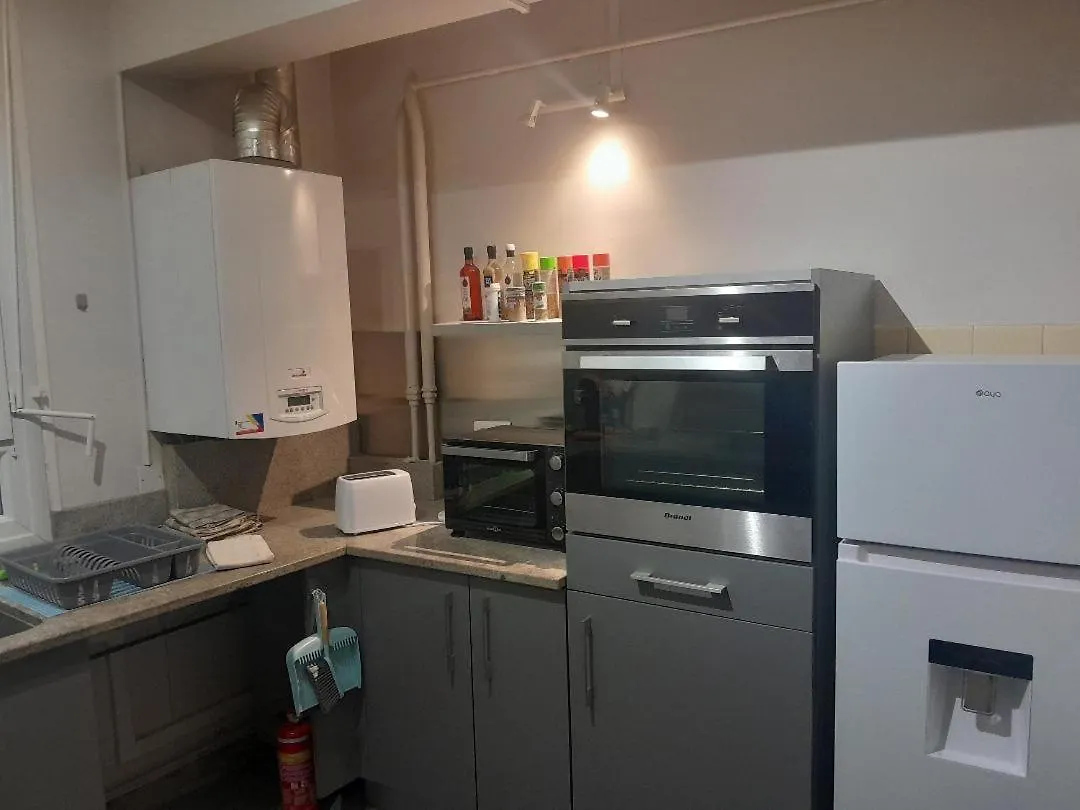 Vue De Reve Chambre Dans Appartement De Standing - Vous Faites Le Menage-Very Good Prices But You Have To Cle-An Th-E Flat Lourdes