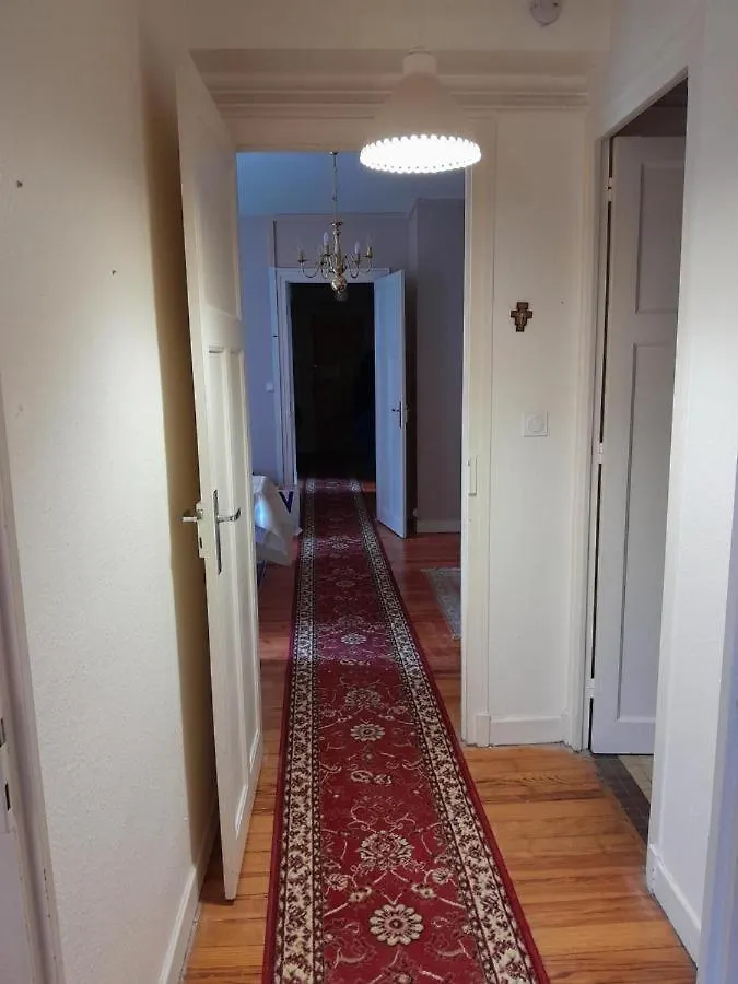 Vue De Reve Chambre Dans Appartement De Standing - Vous Faites Le Menage-Very Good Prices But You Have To Cle-An Th-E Flat 卢德 公寓